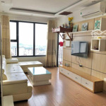 chính chủ bán căn hộ green stars , 2pn, căn góc, giá hơn 6 tỷ, sổ sẵn