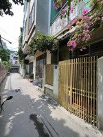 ô tô 7 chỗ đỗ cửa 50m mặt tiền quyền lực 4,3m