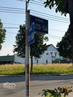 chủ cần tiền kinh doanh nên cần ra gấp lô đất đường d11-5a ngay gần góc dt 300m2 công chứng