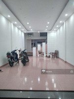 cho thuê nhà 3 tầng: huỳnh tấn phát - phòng khách rộng