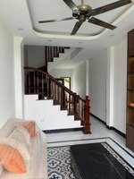 nhà hai mặt tiền, ngõ ô tô trục chính, buôn bán tốt