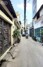 Ngã Tư Hàng Xanh, 2 Tầng 3PN 47m2 (3.7 x 13), P17 Bình Thạnh, giá 5.x ty