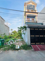 chủ gửi .....bán lô đất đường 40 linh đông giá 6,5ty. 4*22,5=90 hxh6m. lô ngay đầu hẻm. không lỗi p