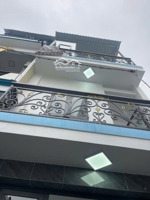 nhà mới toanh vô ở đón tết 2026, nhà gần đầm sen, vài bước chân ra mặt tiền, xe hơi đỗ sát cửa.