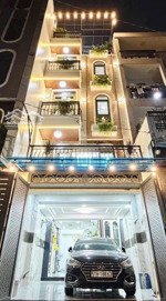 chủ nhà chuẩn bị định cư nên cần bán gấp căn đường số 9, quận 7, ngay mặt tiền đường, giá chỉ 4 tỷ