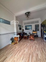 bán nhà góc 2 mặt tiền đường đồng nai - nam nha trang. dt: 80,9m2 ngang 5,4m. vị trí kinh doanh
