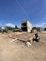 chính chủ cần bán đất đông hoà, dĩ an. gần siêu thị, trường học. xe tải né nhau. dt 180m2 tc 100m2