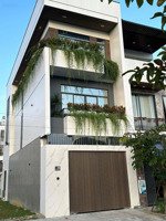 chủ cần bán nhanh nhà phố 3 tầng, tổng diện tích gần 1000m2, full nội thất cao cấp