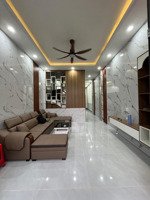 nhà phố 1 trệt 1 lầu đang dần hoàn thiện - phường long bình ( mới )