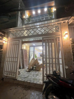 nhà sổ riêng 4x16m xây 3tầng chỉ 4,7 tỷ ngay hẻm 1982 htp. có 4pn và 3wc. hỗ trợ vay bank