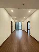 cần chuyển nhượng 2n toà h1 - giấu bếp view đn thoáng - nguyên bản có sổ 61m - giá net 5 tỷ 250