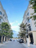 3,2 tỷ/căn nhà phố 5 tầng xây sẵn dt 80m2 giáp ql 18 tp đông triều, mặt đường rộng 20m vừa ở vừa kd