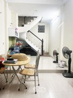 nhà 5t x 22m hai bà trưng gần ngã tư với phan bội châu, 2pn, gần mp. giá 10tr. a. sơn 