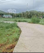 cần bán lô đất tại xã xuân thọ tỉnh daklak. tổng diện tích 1000m2 có sẵn 85m2 thổ cư