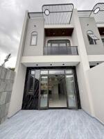 NHÀ LẦU 2 MẶT TIỀN NGAY TRUNG TÂM GẦN PHỐ ĐI BỘ BỬU LONG MỚI