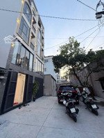 chủ gấp bán. nhà 5 tầng xe hơi ngủ trong nhà, 4 pn, nội thất đẹp, view công viên