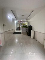 trêt 3 lầu 4x11m có 3pn 3wc hẻm xe hơi thống nhất p16 giá chỉ 11 triệu bớt lộc