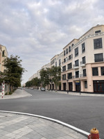 vin2- hâ 75m giá chỉ có 12ty2 bao phí vị trí siêu đẹp gần công viên, nằm trên trục đường thông 20m