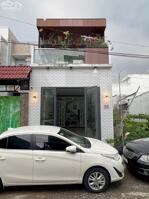 Nhà lầu rộng 4 phòng ngủ có sân đậu ô tô - Kế chợ An Bình