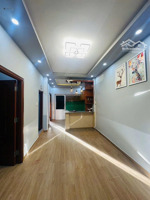 cho thuê căn hộ hưng phú 48m2, 2 phòng ngủ, 1 máy lạnh, 2wc, đông nam, thang máy, sàn lót gỗ