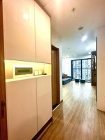 chính chủ cần bán căn 2pn góc 63,1m2 tòa p4 _ vhop1. lh: 