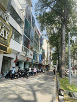 giảm sốc 4.5 tỷ mặt tiền ngã tư trần hưng đạo quận 1- dòng tiền 1.3 tỷ/năm chỉ 31 tỷ