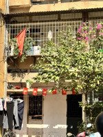 chính chủ cho thuê căn hộ tập thể tầng 2 d6 nghĩa tân, dt 30m2, giá 6 triệu/ tháng