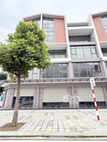 bán trực tiếp cđt phố biển 2 đối diến chung cư dt 100m2 giá hơn 18 tỷ vin 3. lh: 