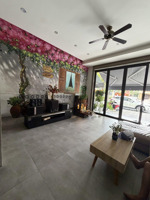 gấp bán nhà 5 tầng mặt tiền đường đông giang