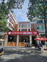 siêu vị trí . mt mạc đỉnh chi quận 1 . dt 12.20 x 37m = 451m2 . 3 tầng . hđt 520 triệu . giá 160 tỷ