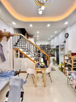 nhà mới ở ngay, gần hàng xanh, 2 tầng, 36m2, full nội thất, hơn 4 tỏi