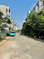 lô góc 2 mặt tiền gò cát,khu vip,ngang khủng,hẻm xe tải phú hữu quận9!!