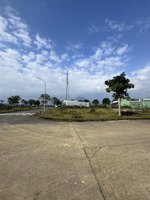 bán lô góc mặt tiền đường 10m5 và 7m5 hướng đông thoáng mát vị trí đẹp giá tốt