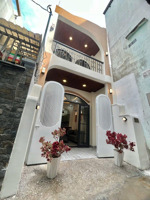 nhà mới xây full nt, kế cv làng hoa, dt 53m2, 2 tầng, 3 phòng ngủ chỉ 5.5 tỷ