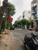 ngay phạm văn đồng p.11 - đối diện công viên - bán đất (4x15m) xd 4 tầng. giá 10tỷ499