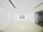 sàn văn phòng đẹp keng mặt phố hoàng cầu - đống đa 75m giá chỉ 13triệu vị trí đẹp , oto đỗ cửa