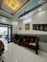 58m2 (4.5x13) 2 tầng xây kiên cố, cách mặt tiền chợ phạm văn bạch 20m, giá 5.35 tỷ