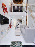 phùng văn cung. hxh, 5 tầng, 32m2 (3,2m x 10m) 4 phòng ngủ, giá chỉ nhỉnh 8 đồng,còn thương lượng.