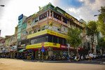 góc 2 mặt tiền ngang 8m - sử dụng hơn 360m2 - ngay chợ bến thành - 69 lê lợi, quận 1.!!
