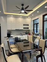 cho thuê biệt thự 406m, full nội thất, có thang máy mới tinh