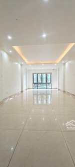 cho thuê văn phòng tầng 2, mặt phố lạc trung, 55m2, giá 9 triệu, full nội thất