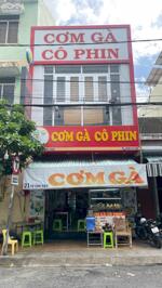 BÁN NHÀ 2,5 TẦNG MẶT TIỀN TÔ VĨNH DIỆN, Nha Trang. 91,6m² (ngang 4,46m) • Hướng: Tây Nam. Kết cấu: 2 tầng + 1 tum - Tầng trệt trống – đang kinh doanh. 3 phòng ngủ 2 WC