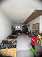 diện tích 53,7m2 odt. diện tích sử dụng 131m2. đang kinh doanh cafe