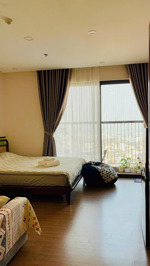 bán căn hộ studio tòa sky oasis tầng trung, view sông hồng và tp hà nội, giá 2.450bp