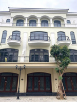 cuối năm chủ nhà cần tiền bán lại căn liền kề chà là 8 hướng đông nam giá 8,9 tỷ