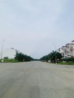 cần bán lô nhà phố block b1 đối diện công viên, dự án star village