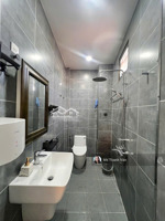 bán nhà hẻm xe tải khu dân trí cao dtsd 150m2 có3 lầu đúc thật nội thất châuâu giá 10.2tỷ0938295519