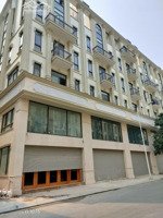 cần bán gấp nhà liền kề văn khê dt100m2,mt5m,nhìn chung cư ,đường rộng 24m,kinh doanh ,giá rẻ