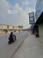 cho thuê mb + nhà ở 1 trệt 2 lầu vị trí: nhà mặt tiền đường đồng khởi, gần cây xăng 26