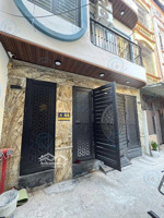 trung văn bán tòa nhà 6 tầng 9 phòng khép kín doang thu 35tr/tháng. ngõ to chải nhựa vf3 đi vừa